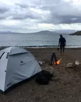 Doğa ile iç içe olabileceğimiz, bir yanımızın yeşil, bir yanımızın mavi olduğu bir koy 