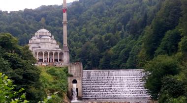 Hemşin Akyamaç Şelalesi Tabiat Parkı