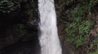 Çamlıhemşin Palovit Şelalesi