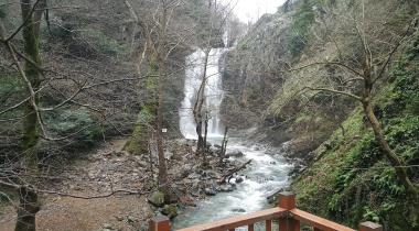 Yalova Sudüşen Şelalesi