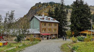 Yeşil Vadi Otel Atonun Yeri Bungalow Şavşat Evleri