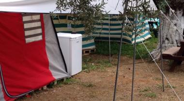 Endemik Kamping Beach