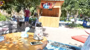 Mavi Yeşil Çadır Kamp Alanı