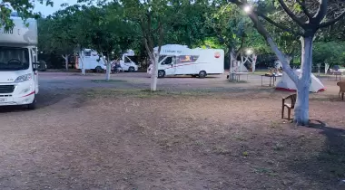 Engin Pansiyon Karavan Camping