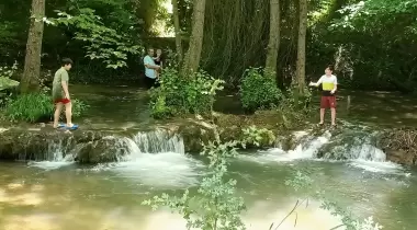 Saklı şelale kamp alanı