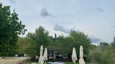 Biyer Cafe Beach Camping