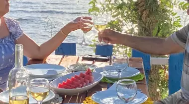 GEYİKLİ CAMPING GÜNBATIMI TATİL KÖYÜ, KONAKLAMA