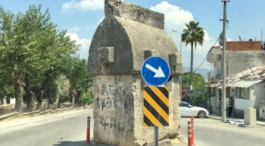 Amynthas Kaya Mezarları