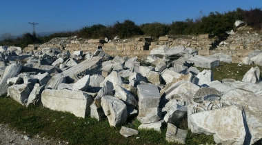 Hadrian Tapınağı