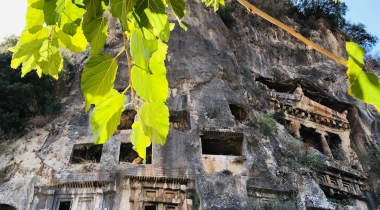 Amynthas Kaya Mezarları