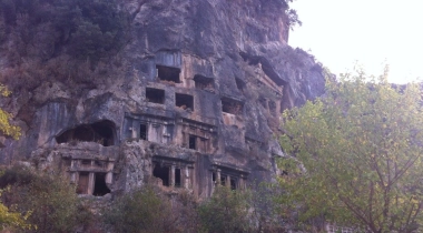 Amynthas Kaya Mezarları