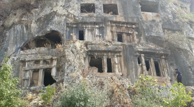 Amynthas Kaya Mezarları