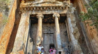 Amynthas Kaya Mezarları