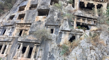 Amynthas Kaya Mezarları