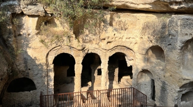 Titus Tüneli & Kaya Mezarları