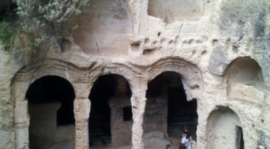 Titus Tüneli & Kaya Mezarları
