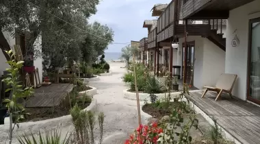 Assos Tuluum Otel beach