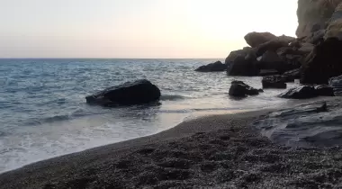 Yanışlı Sahil Mağarası