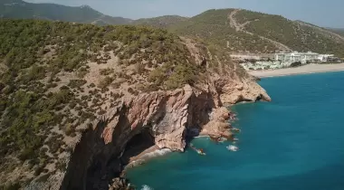 Yanışlı Sahil Mağarası
