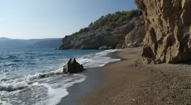 Yanışlı Sahil Mağarası