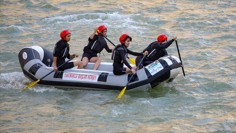 Munzur'un Raftingci Kızları Başarıdan Başarıya Koşuyor