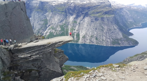 TrollTunga Kayası Çıkışı - Norveç